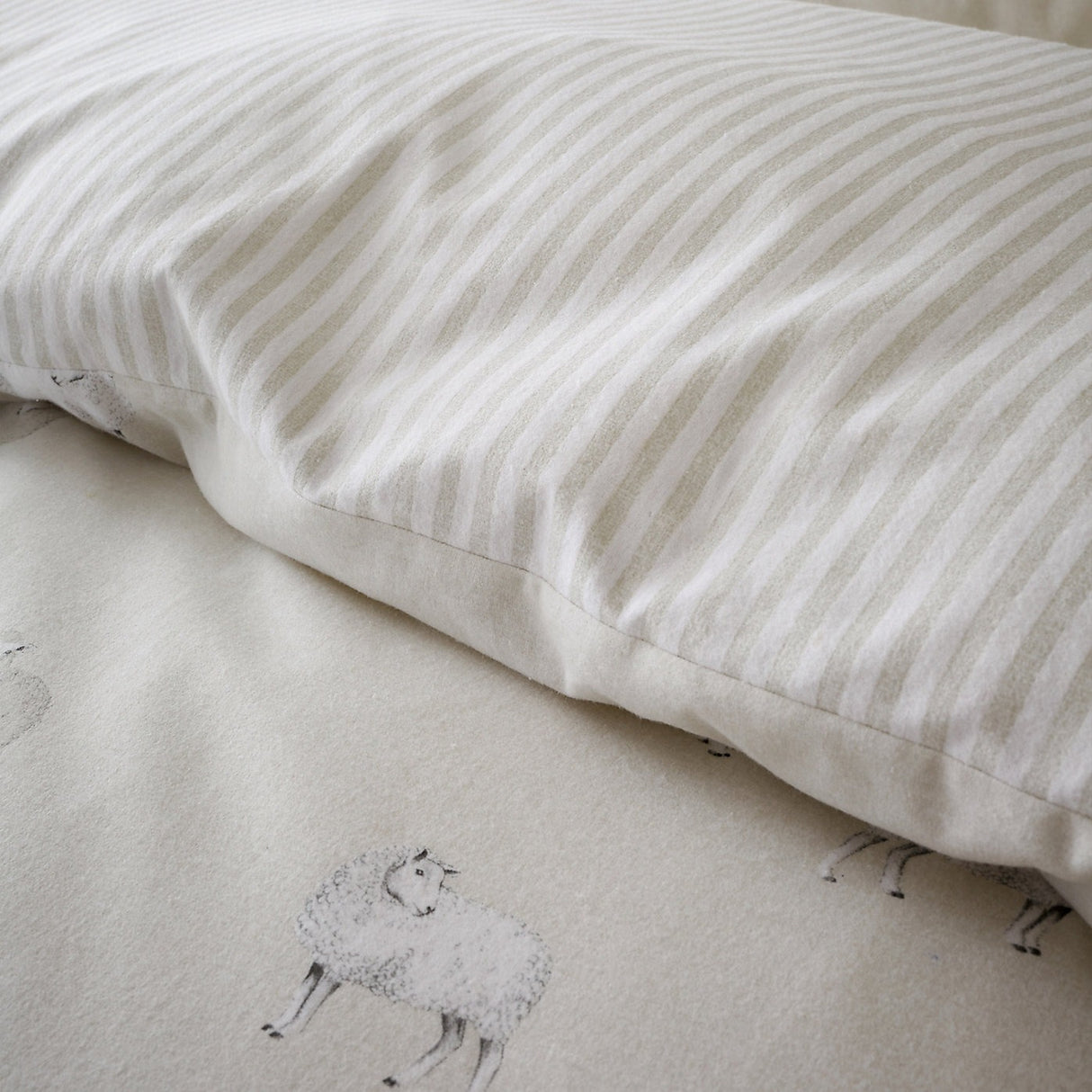 Catherine Lansfield Brushed Cotton Sheep Reversible Duvet Cover Set - Kingsize - DUVET COVERS - Beattys of Loughrea