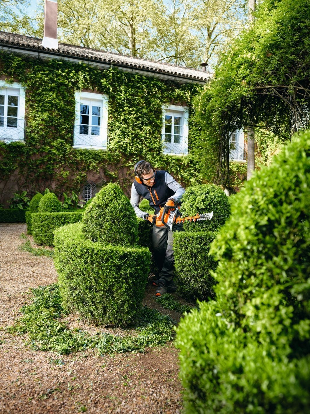 Stihl HS56C - E 24" Easy Start Hedge Trimmer 42420112947 - HEDGE TRIMMERS - Beattys of Loughrea