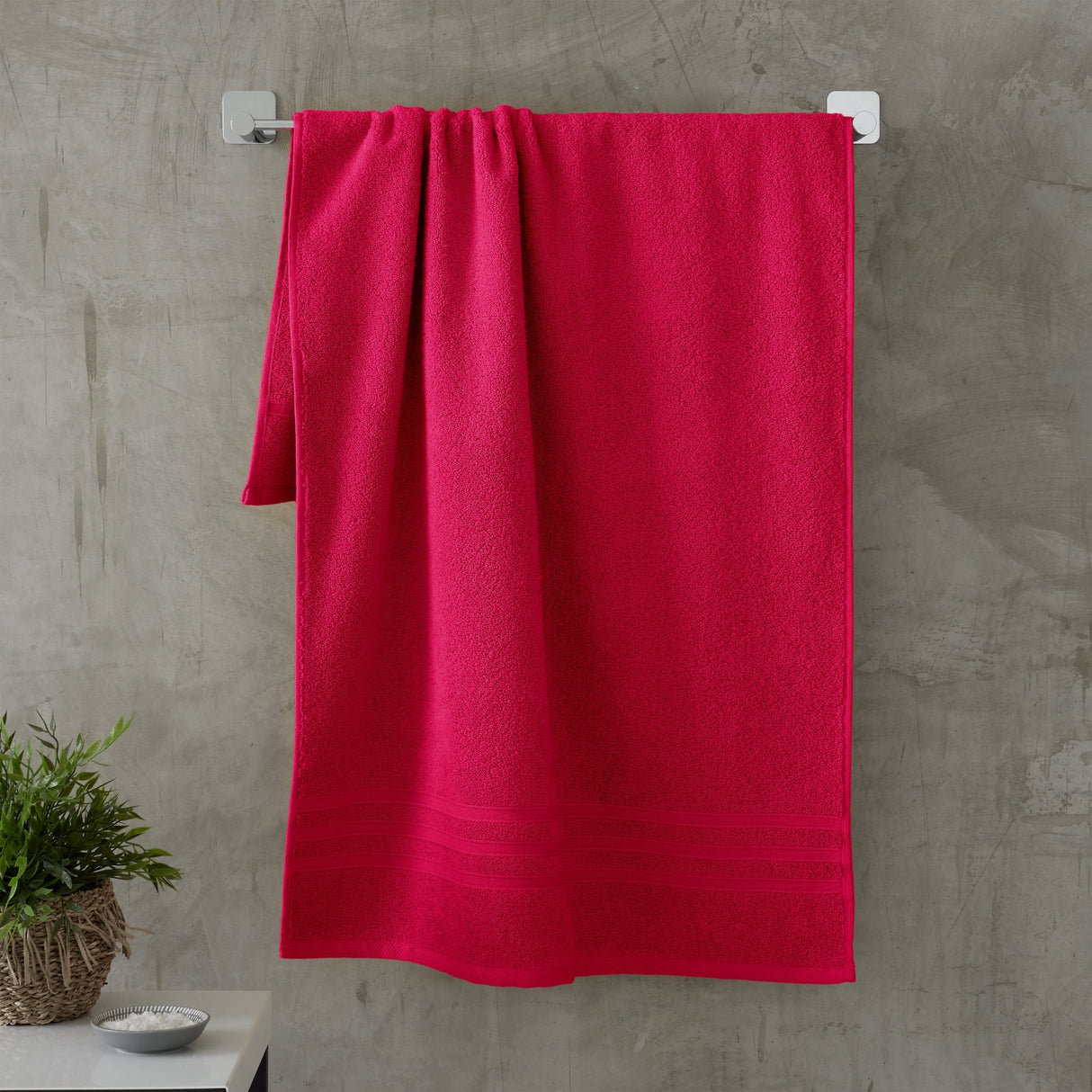 Catherine Lansfield Zero Twist Pink Bath Towel - TOWELS FACECLOTHS - Beattys of Loughrea