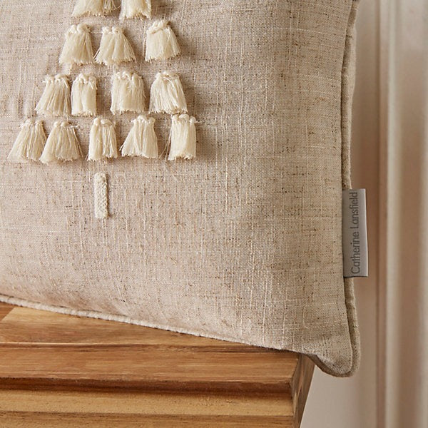 Catherine Lansfield Tufted Christmas Tree Cushion – Natural