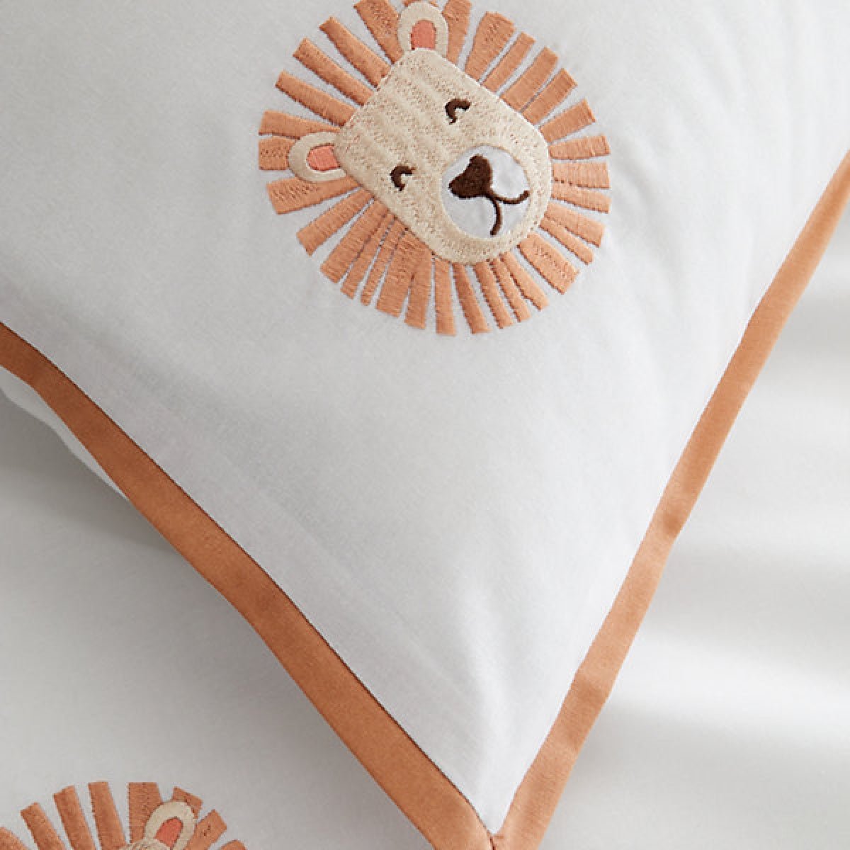 Catherine Lansfield Embroidered Lions Single Duvet Cover Set with Pillowcase White - DUVET COVERS - Beattys of Loughrea