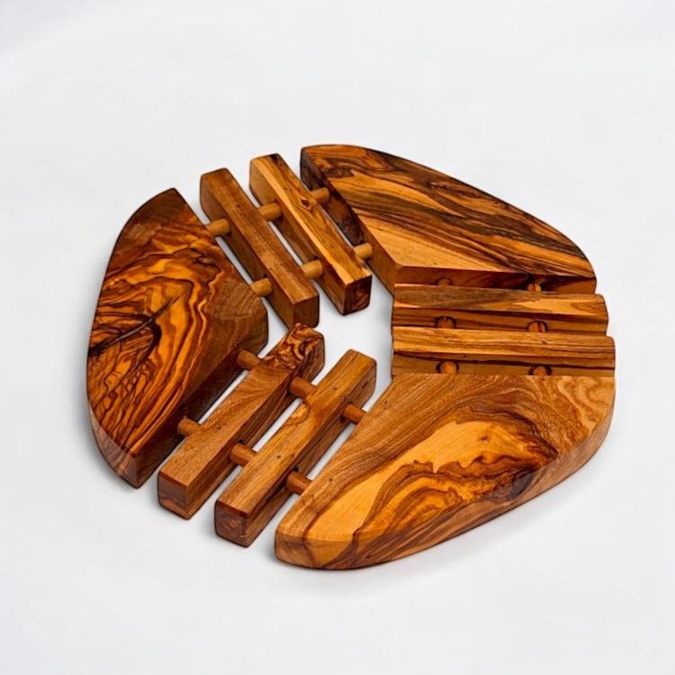 Olive Wood Apple Pan Coaster 19cm - WOODEN KITCHENWARE /ACCESSORIES - Beattys of Loughrea