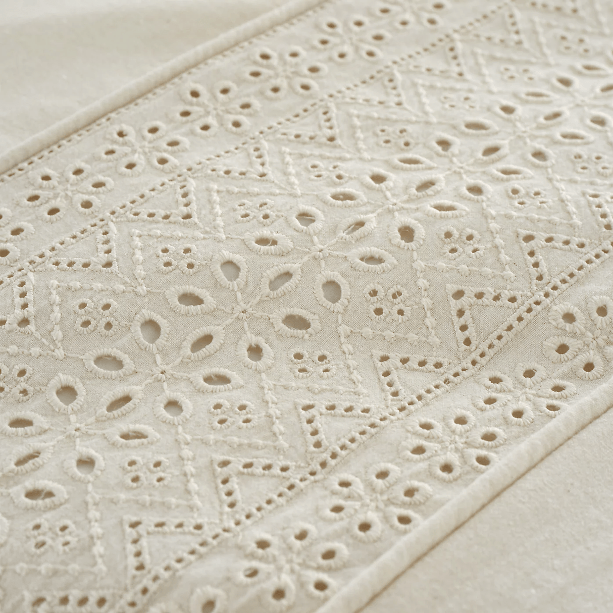 Catherine Lansfield Broderie Anglaise Cream Duvet Cover Set - Kingsize - DUVET COVERS - Beattys of Loughrea