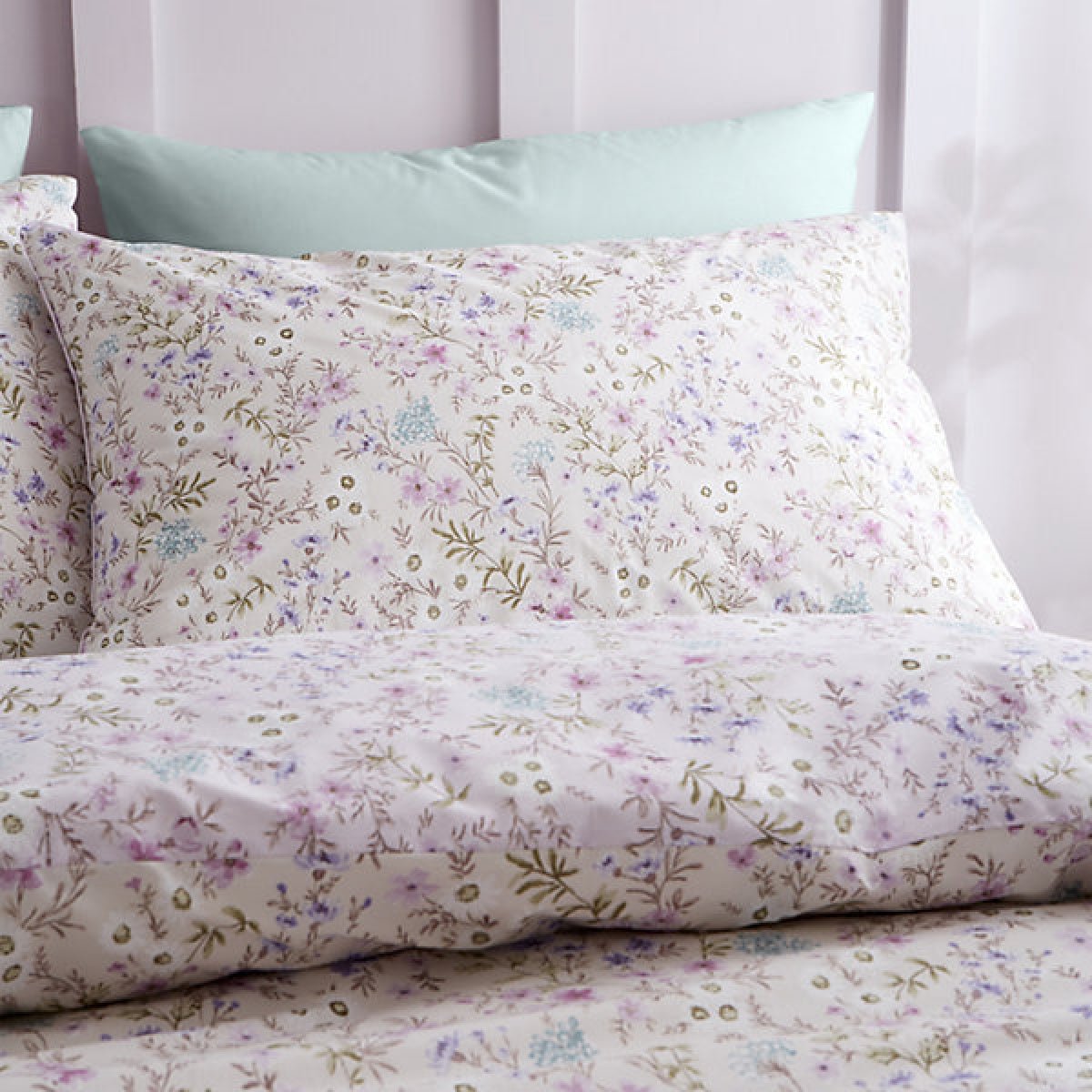 Bianca Fine Linens Ditsy Floral 200 Thread Count Cotton Reversible Super King Duvet Cover Set with Pillowcase Lilac - DUVET COVERS - Beattys of Loughrea