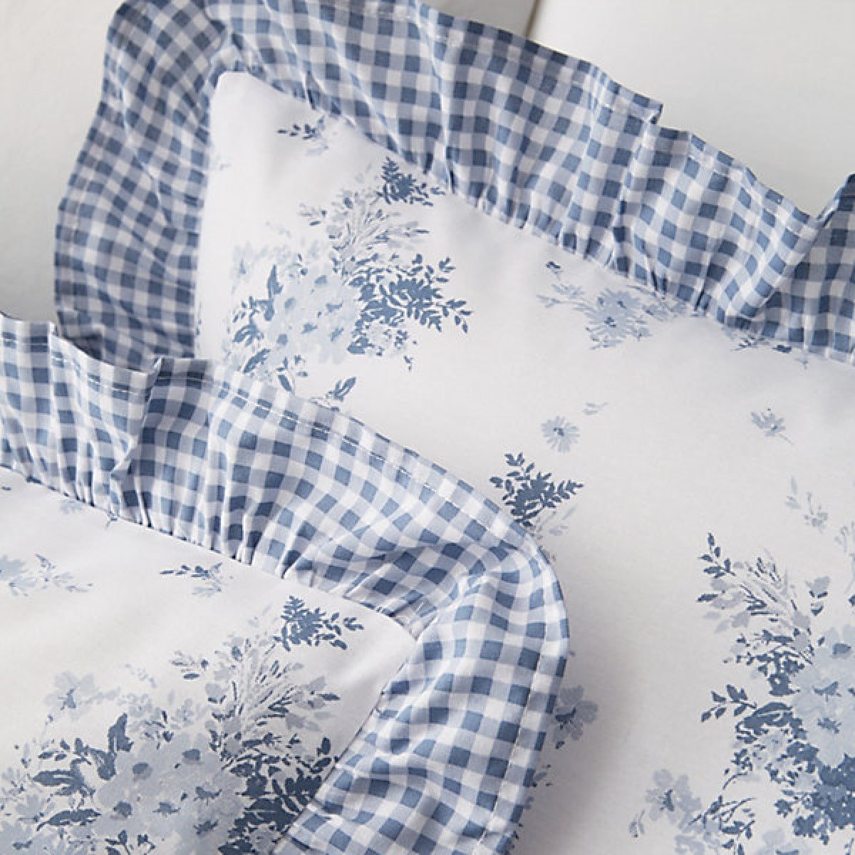 Catherine Lansfield Lucie Floral Frill Reversible King Size Duvet Cover Set with Pillowcases White Blue
