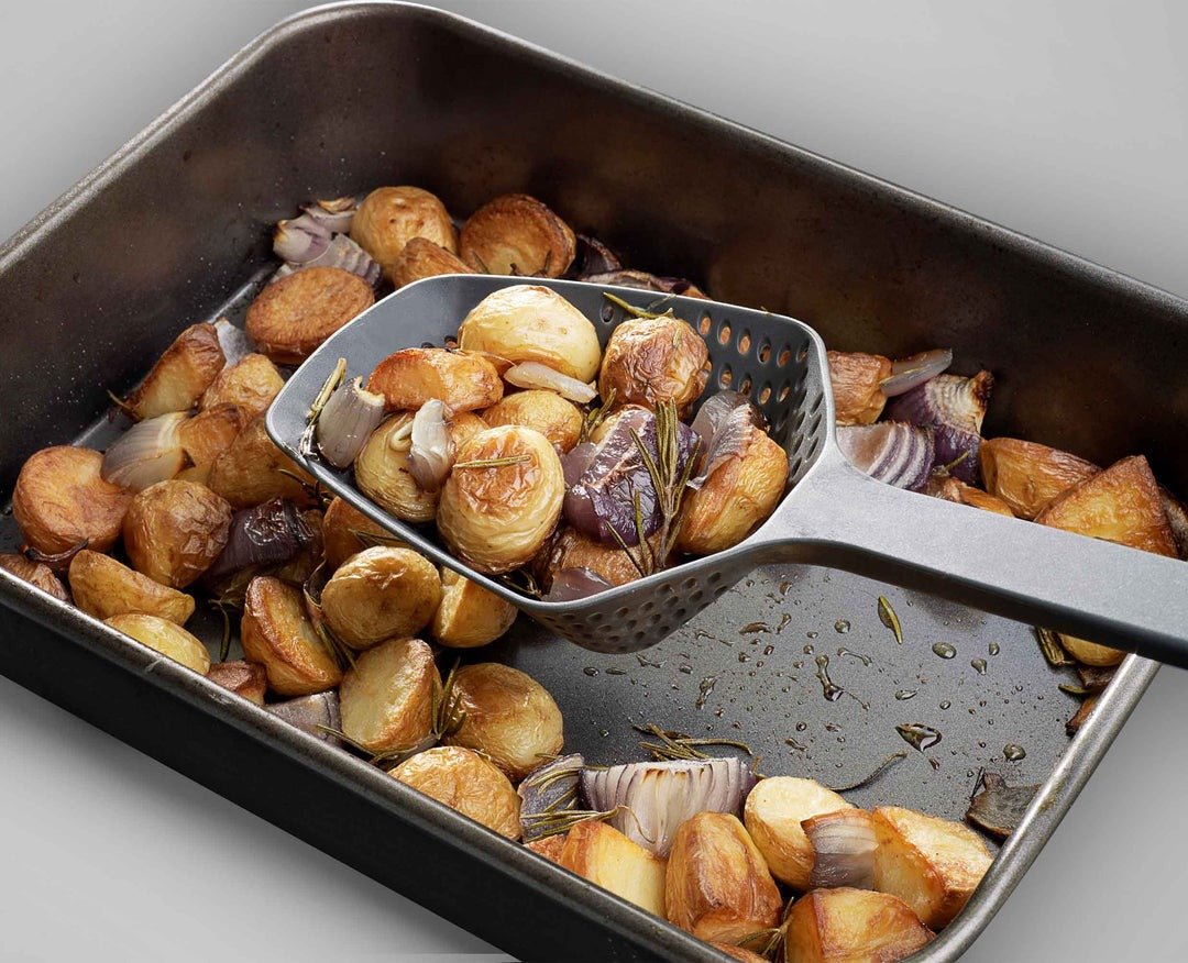 Joseph Joseph Scoop™ Plus Black Colander - KITCHEN HAND TOOLS - Beattys of Loughrea