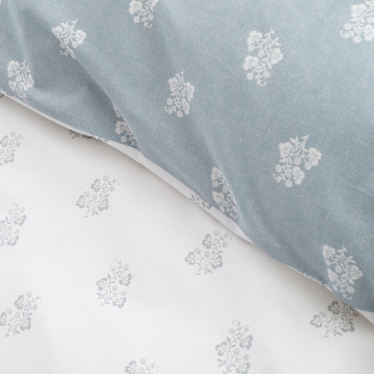 Bianca Esme Floral 200 Thread Count Cotton White/Blue Reversible Duvet Cover Set – Super King - DUVET COVERS - Beattys of Loughrea