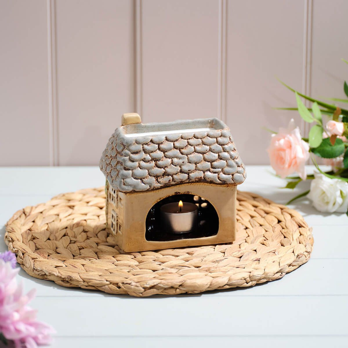 R13 COTTAGE GARDEN HOUSE W/ ROSES / DOOR LANTERNS WAX MELT BURNER 7CR604