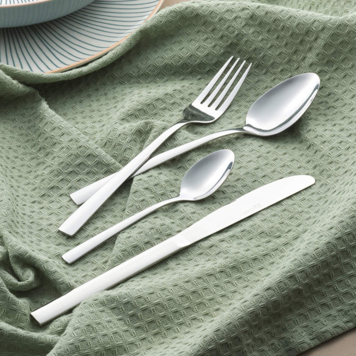 Progress Washington 16 - Piece Cutlery Set - CUTLERY/KNIFE SET/BLOCK - Beattys of Loughrea