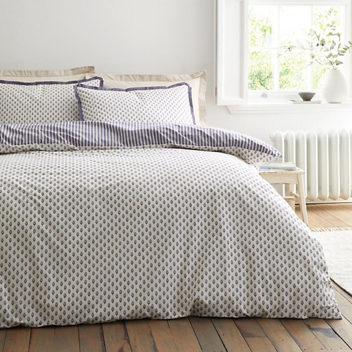 Bianca Fine Linens Amelie 200 Thread Count Cotton Reversible King Duvet Cover Set with Pillowcases Blue