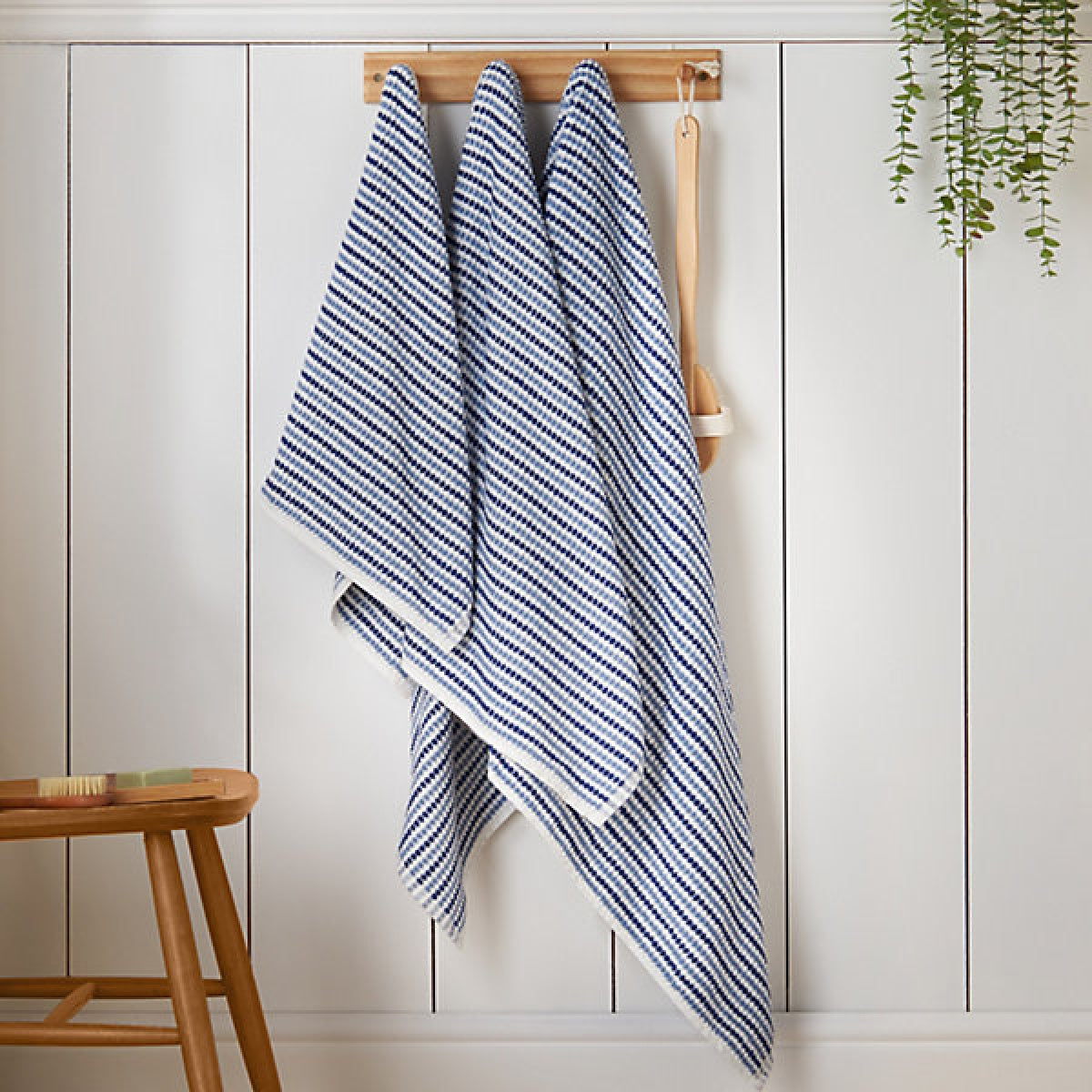 Catherine Lansfield Rice Weave Stripe Cotton 100 x 150cm Bath Sheet Blue