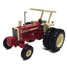 Britains 1:32 Case IH Farmall 1206 Early Paint Special - FARMS/TRACTORS/BUILDING - Beattys of Loughrea