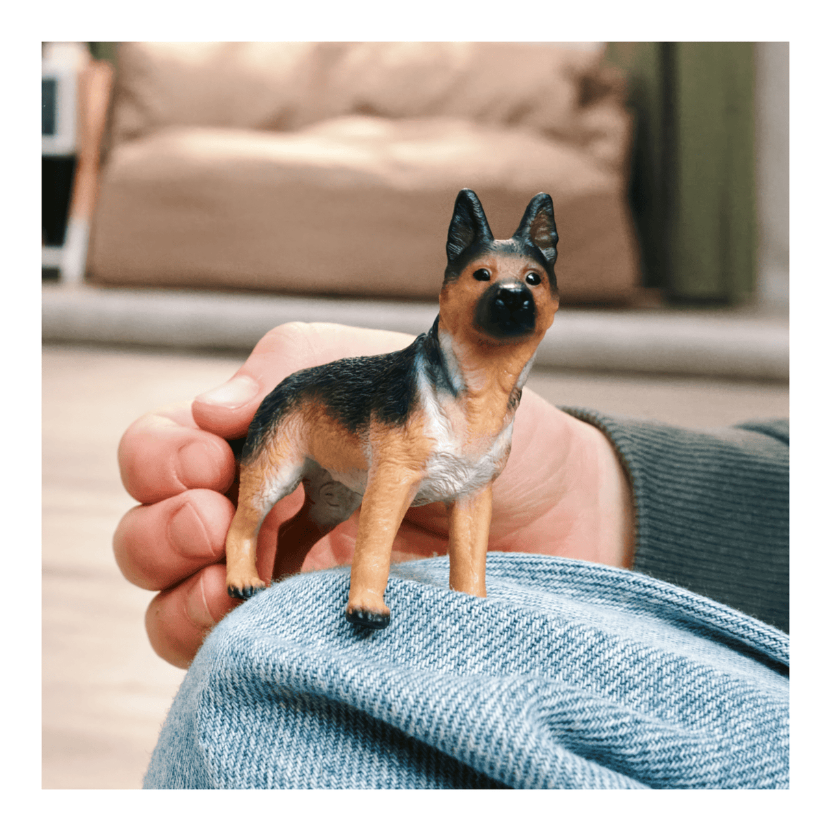 Schleich German Shepherd female 14924 - FARMS/TRACTORS/BUILDING - Beattys of Loughrea