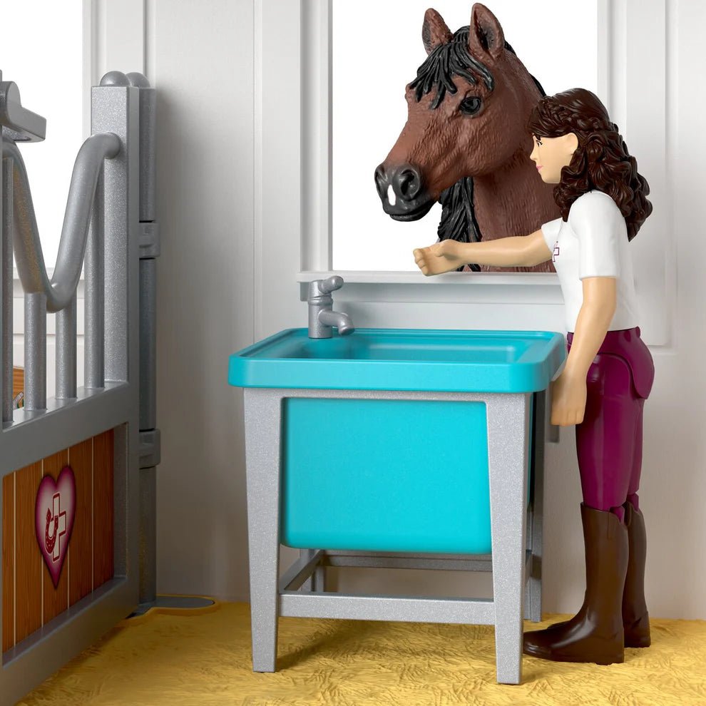 Schleich Horse Club Happy Horse Hospital Playset - FARMS/TRACTORS/BUILDING - Beattys of Loughrea