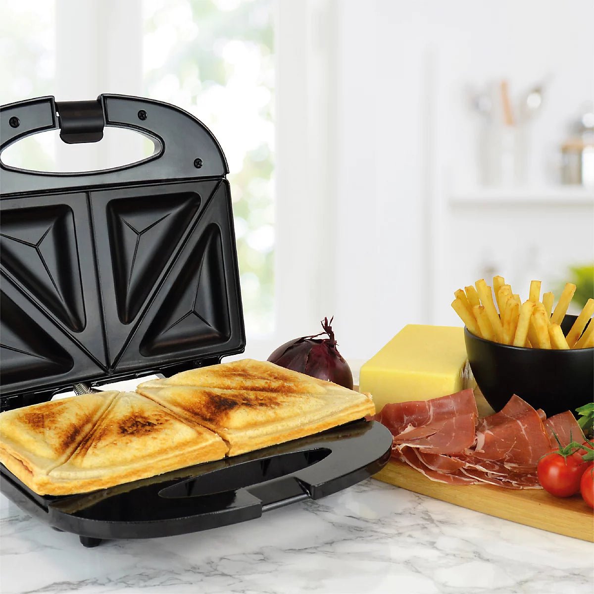 KitchenPerfected 2-Slice Sandwich & Omelette Maker - Black (E2605BK) - SANDWICH MAKER - Beattys of Loughrea