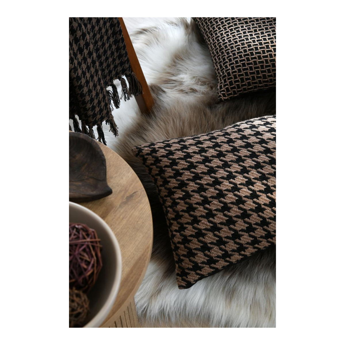 STOF Oslo Cushion, Black, 40x60cm - CUSHIONS/COVERS - Beattys of Loughrea