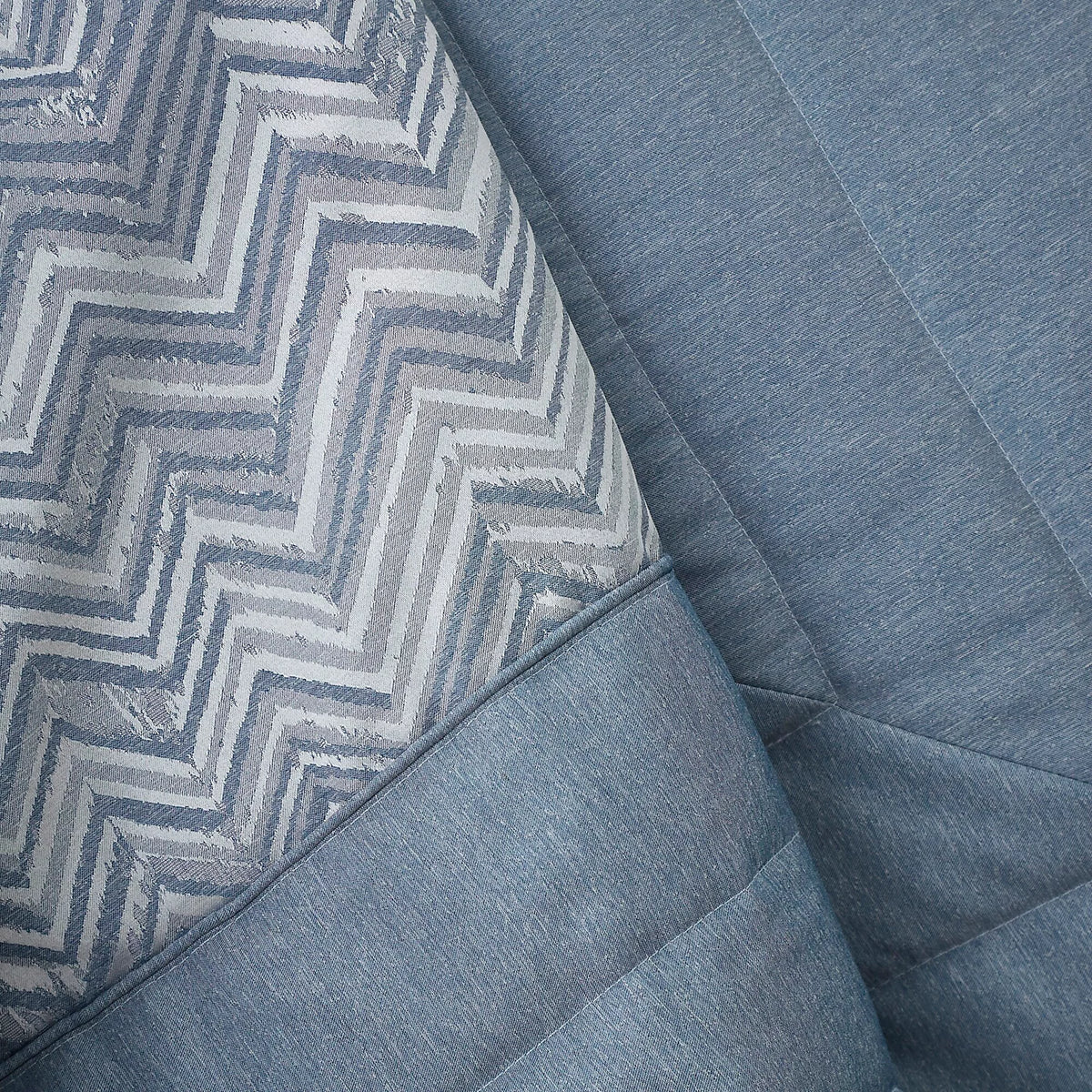 ANTIBES QUILTED THROW BLUE 200X230CMS PANTQ1C