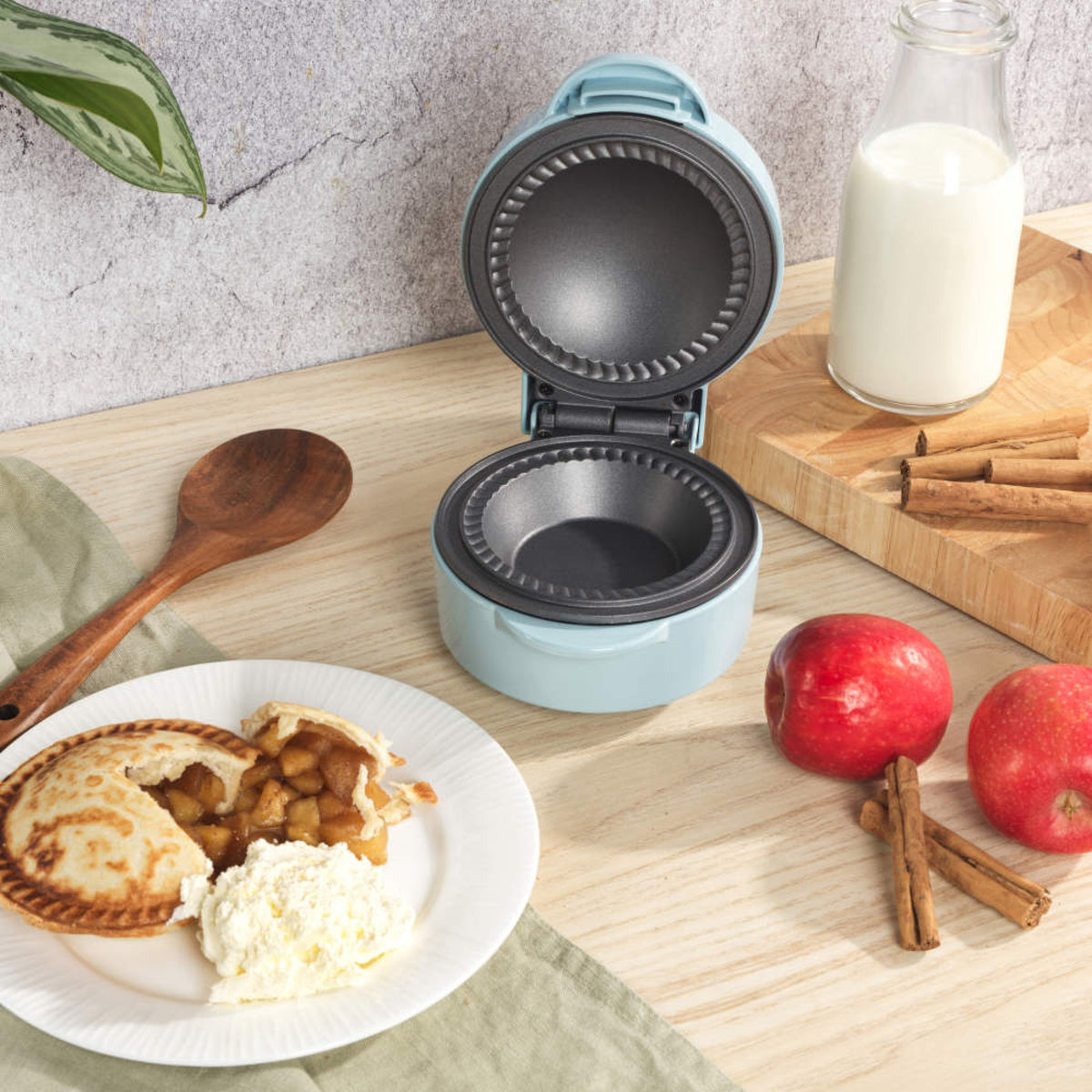 Giles & Posner Sorbet Mini Pie Maker, Gloss Blue