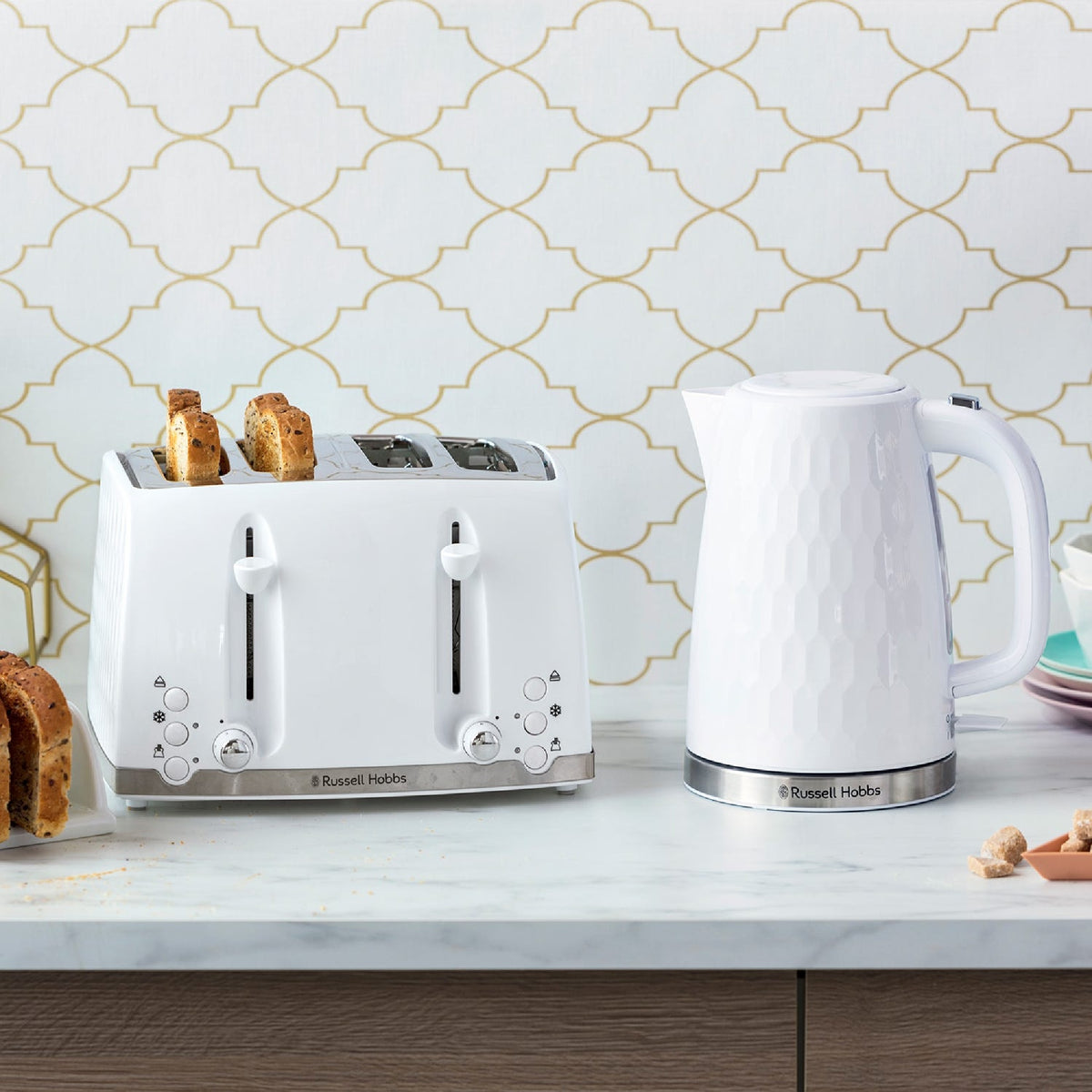 Russell Hobbs Honeycomb 4 Slice White Toaster 26070 - TOASTERS - Beattys of Loughrea