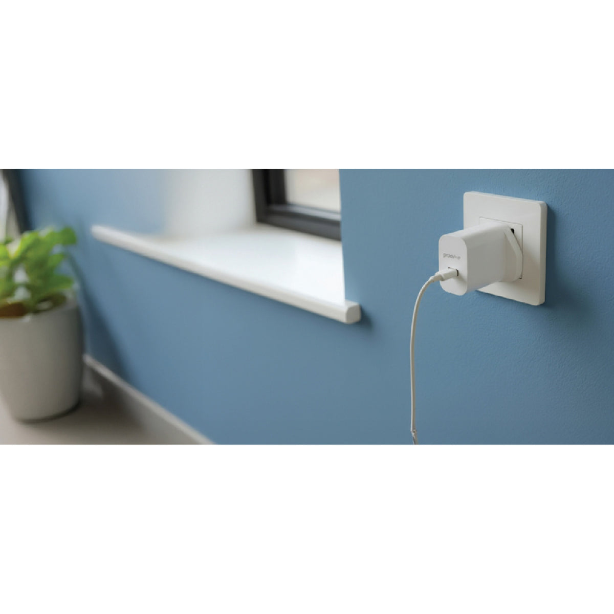 Groov-e USB-C 25W GaN Wall Charger with USB-C Cable, White (GVMA112WE)