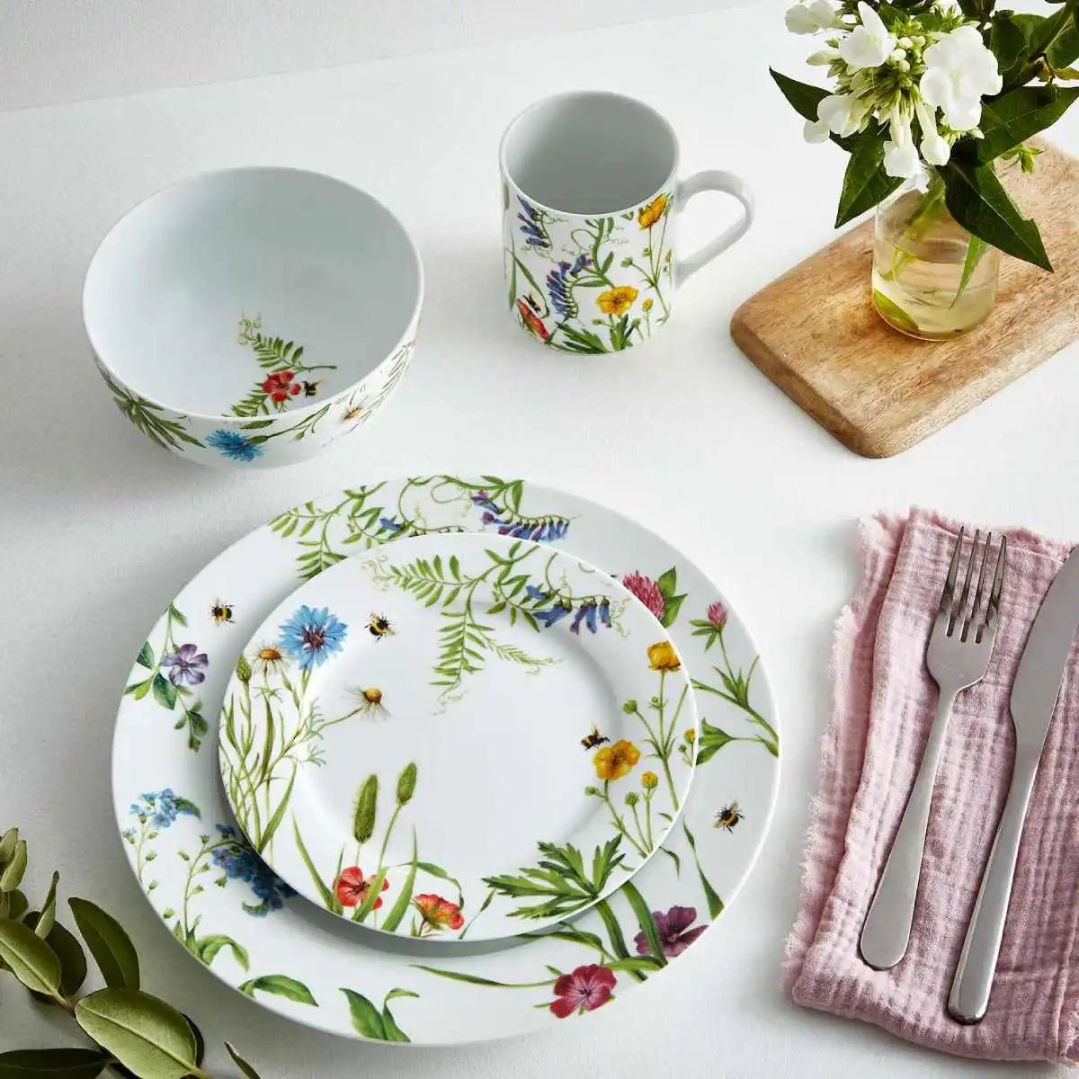 Portmeirion Home Bumble Bee 16 Piece Set - TABLEWARE SETS - GENERAL - Beattys of Loughrea