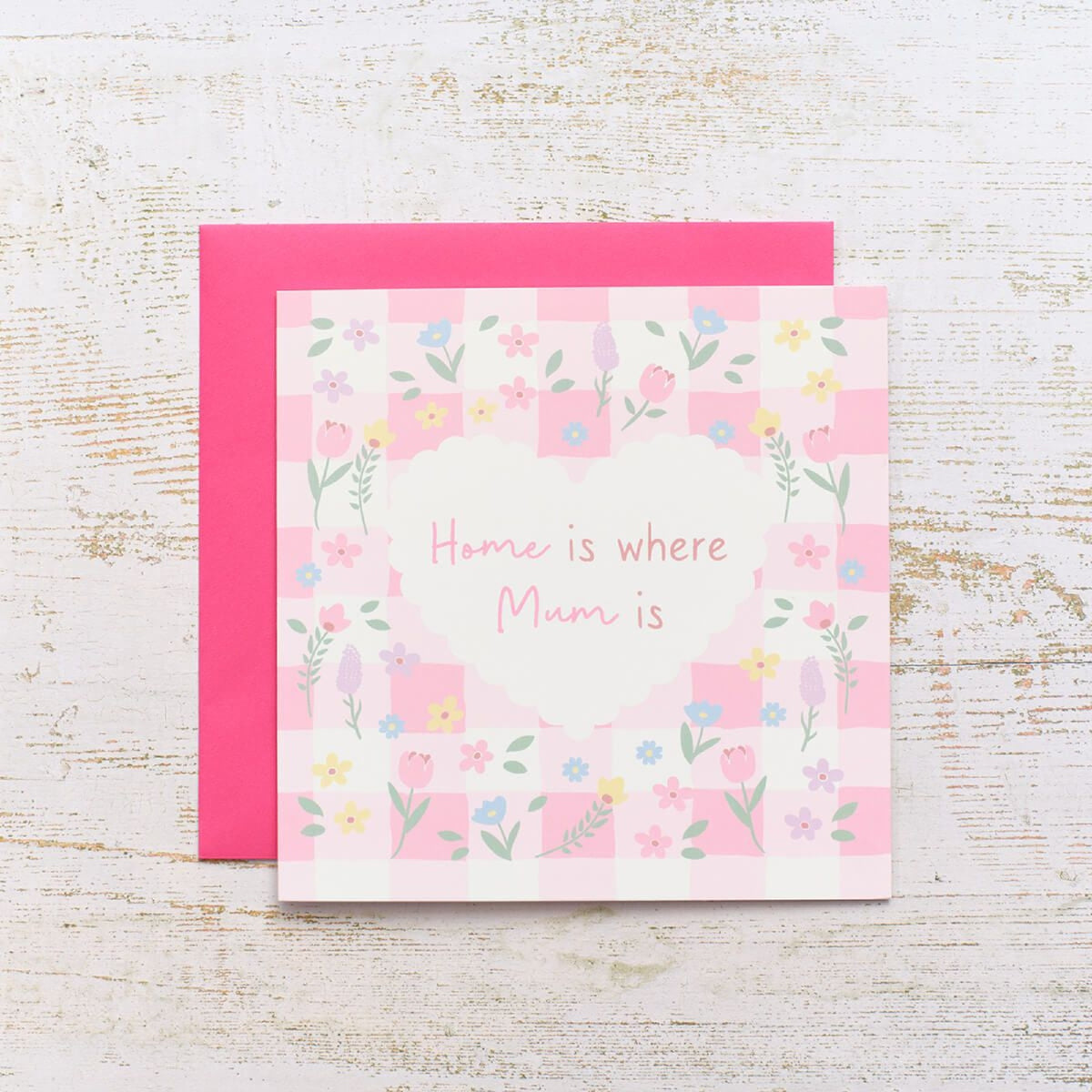 R13 HOME IS WHERE MUM IS SCALLOPED HEART CARD 4MU104