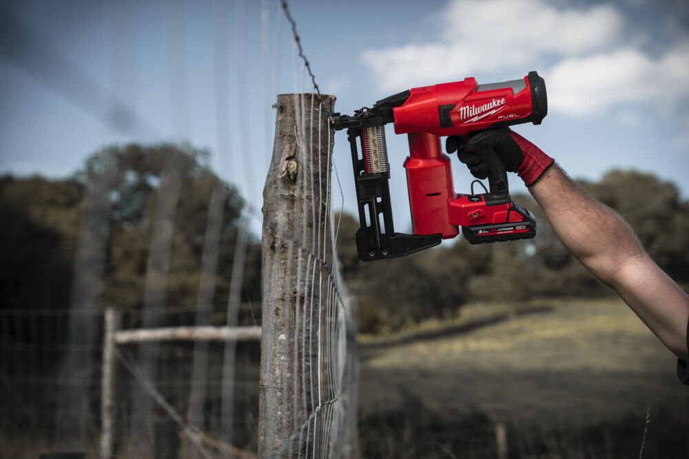 Milwaukee M18 FFUS - 0 18V Fuel Fencing Stapler (Bare Unit) - CORDLESS TOOLS - Beattys of Loughrea