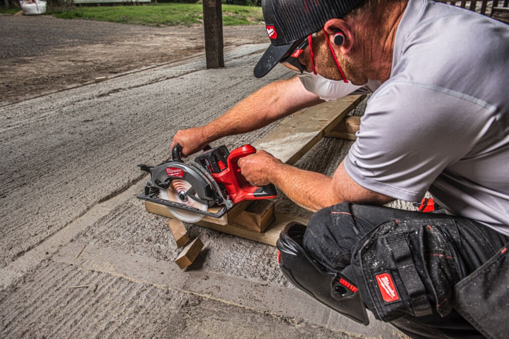 Milwaukee M18FCSRH662 - 0 Gen II Rear Handle Circular Saw Bare Body - CORDLESS TOOLS - Beattys of Loughrea