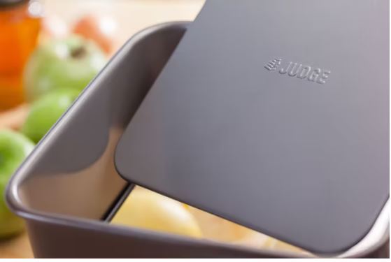 Judge Bakeware, 8"/20cm Square Cake Tin, Loose Base, Non-Stick - BAKEWARE - Beattys of Loughrea
