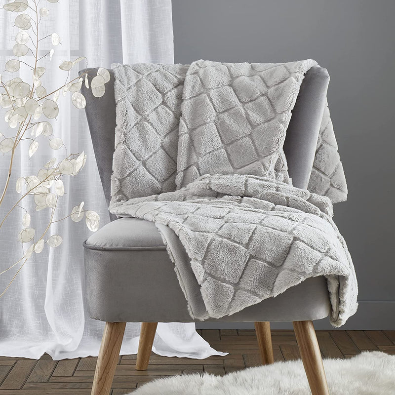 Catherine Lansfield Cosy Diamond Throw in Silver 130 x 170cm - THROWS/BLANKETS - Beattys of Loughrea