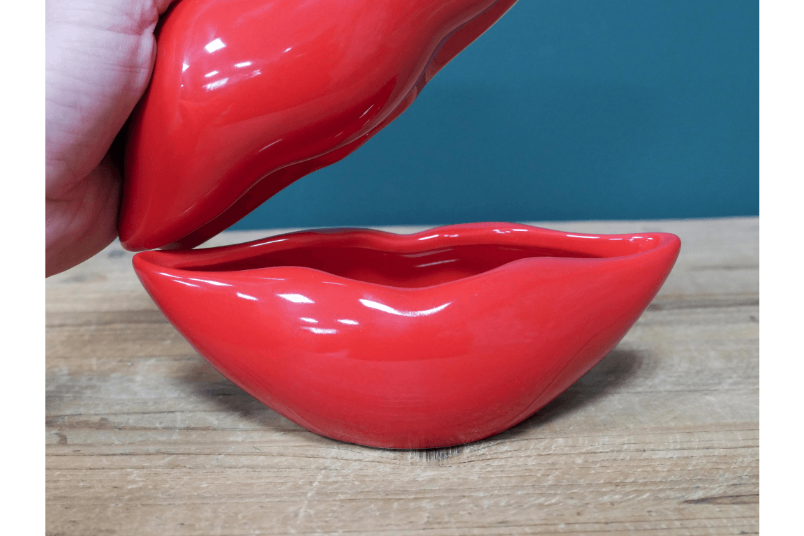 Red Lips Ornament - ORNAMENTS - Beattys of Loughrea