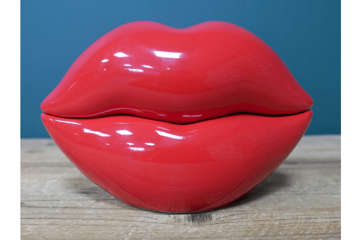 Red Lips Ornament - ORNAMENTS - Beattys of Loughrea