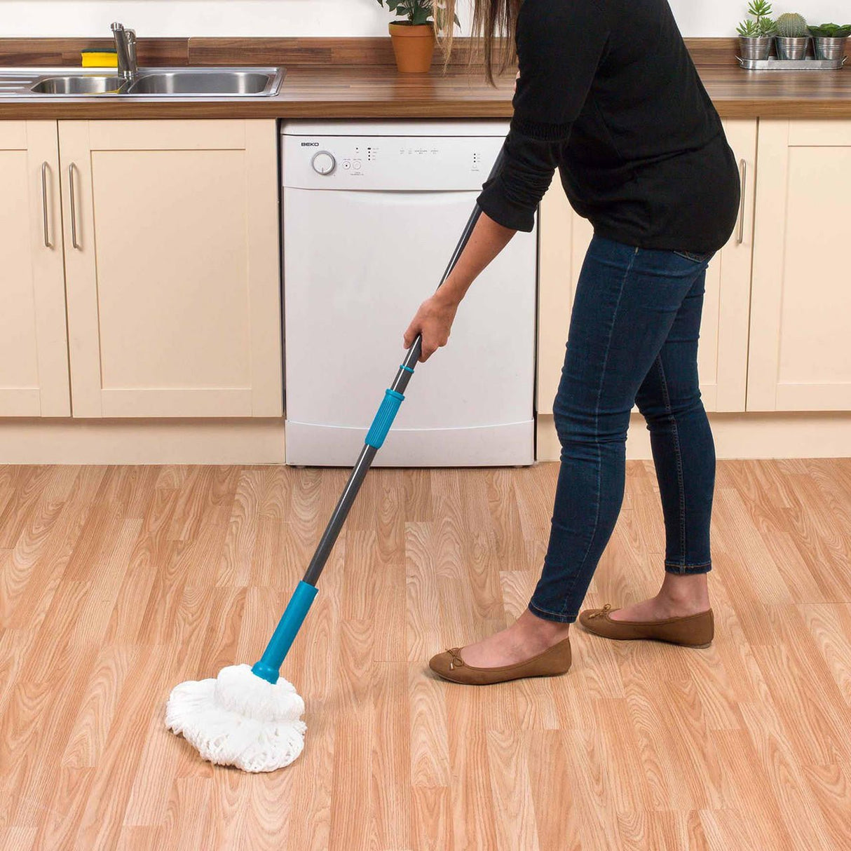 Beldray Extendable Twist Mop - CLEANING - MOP & BUCKET - Beattys of Loughrea