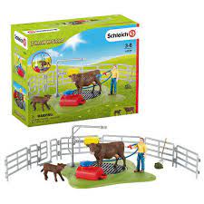 Schleich Happy Cow Wash - FARMS/TRACTORS/BUILDING - Beattys of Loughrea