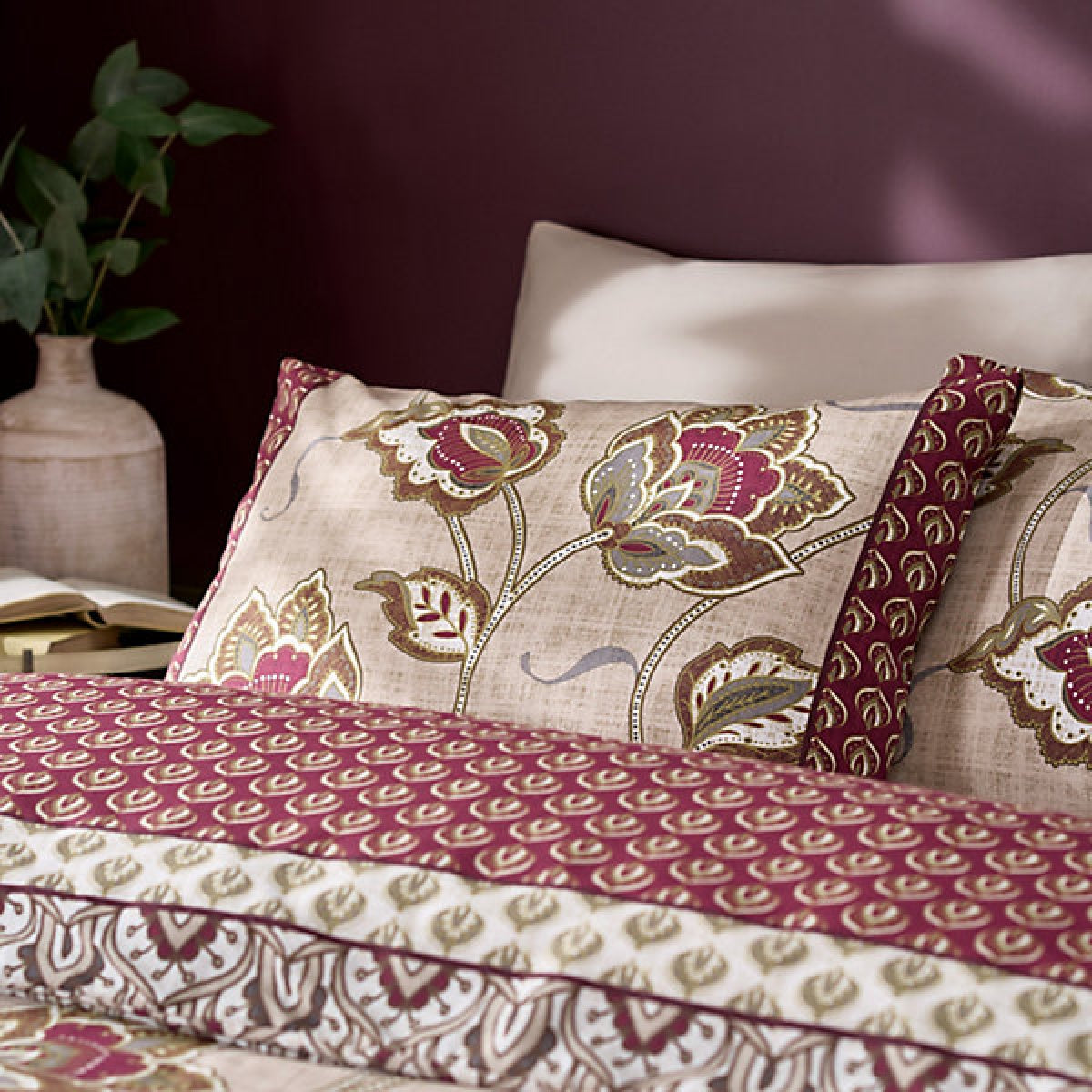 Catherine Lansfield Bedding Kashmir Paisley Floral King Size Duvet Cover Set with Pillowcases Natural