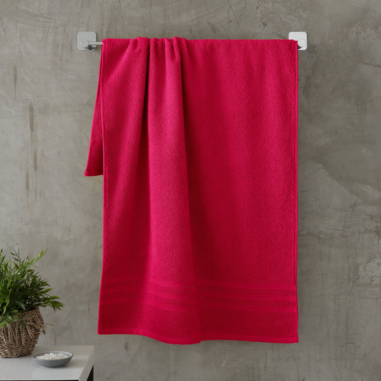 Catherine Lansfield Zero Twist Pink Bath Towel