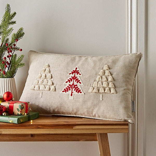 Catherine Lansfield Tufted Christmas Tree Cushion – Natural
