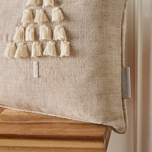 Catherine Lansfield Tufted Christmas Tree Cushion – Natural