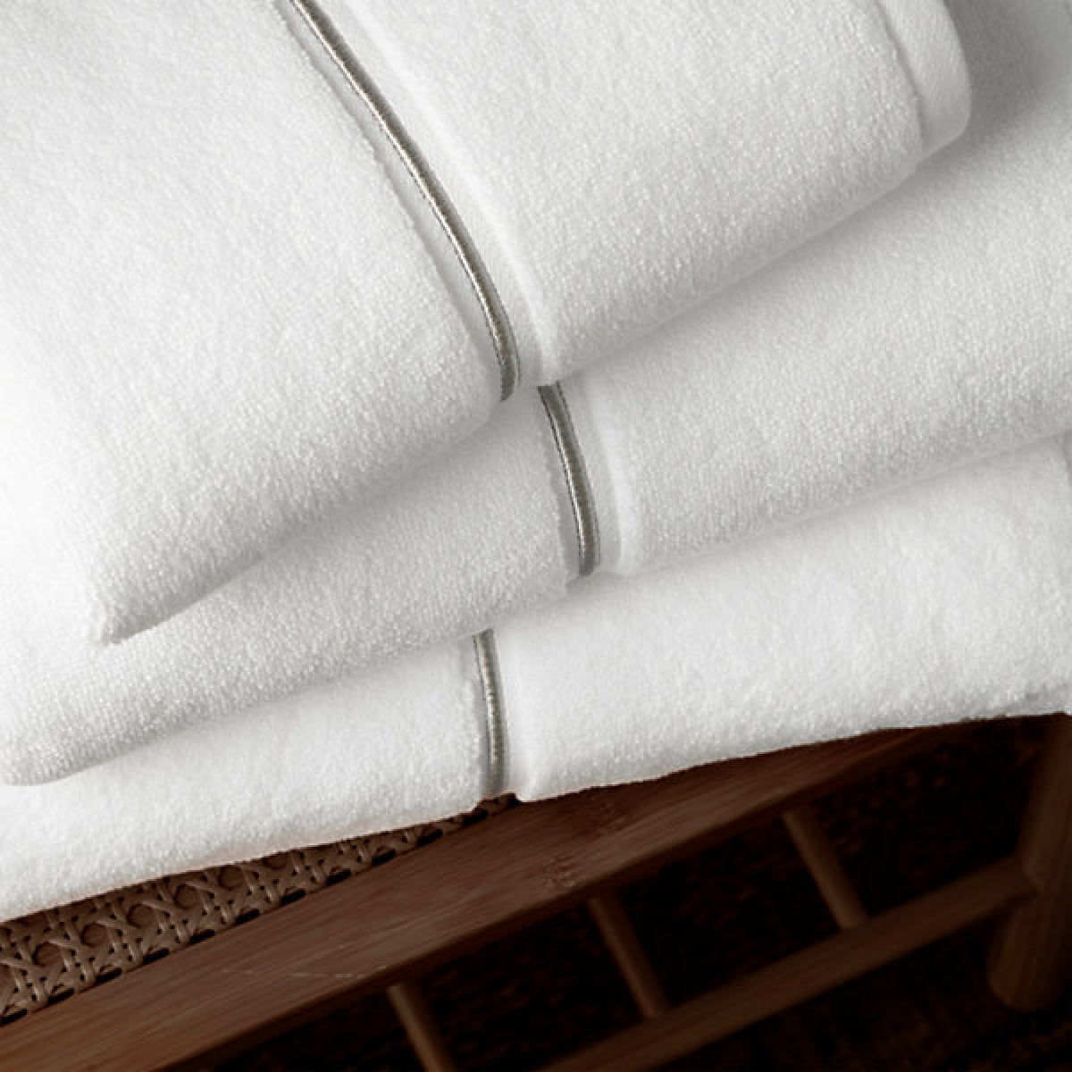Catherine Lansfield Bianca Fine Linens Zero Twist Satin Stitch Cotton 100 x 150cm Bath Sheet White