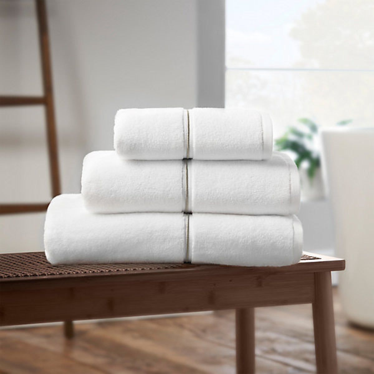 Catherine Lansfield Bianca Fine Linens Zero Twist Satin Stitch Cotton 100 x 150cm Bath Sheet White