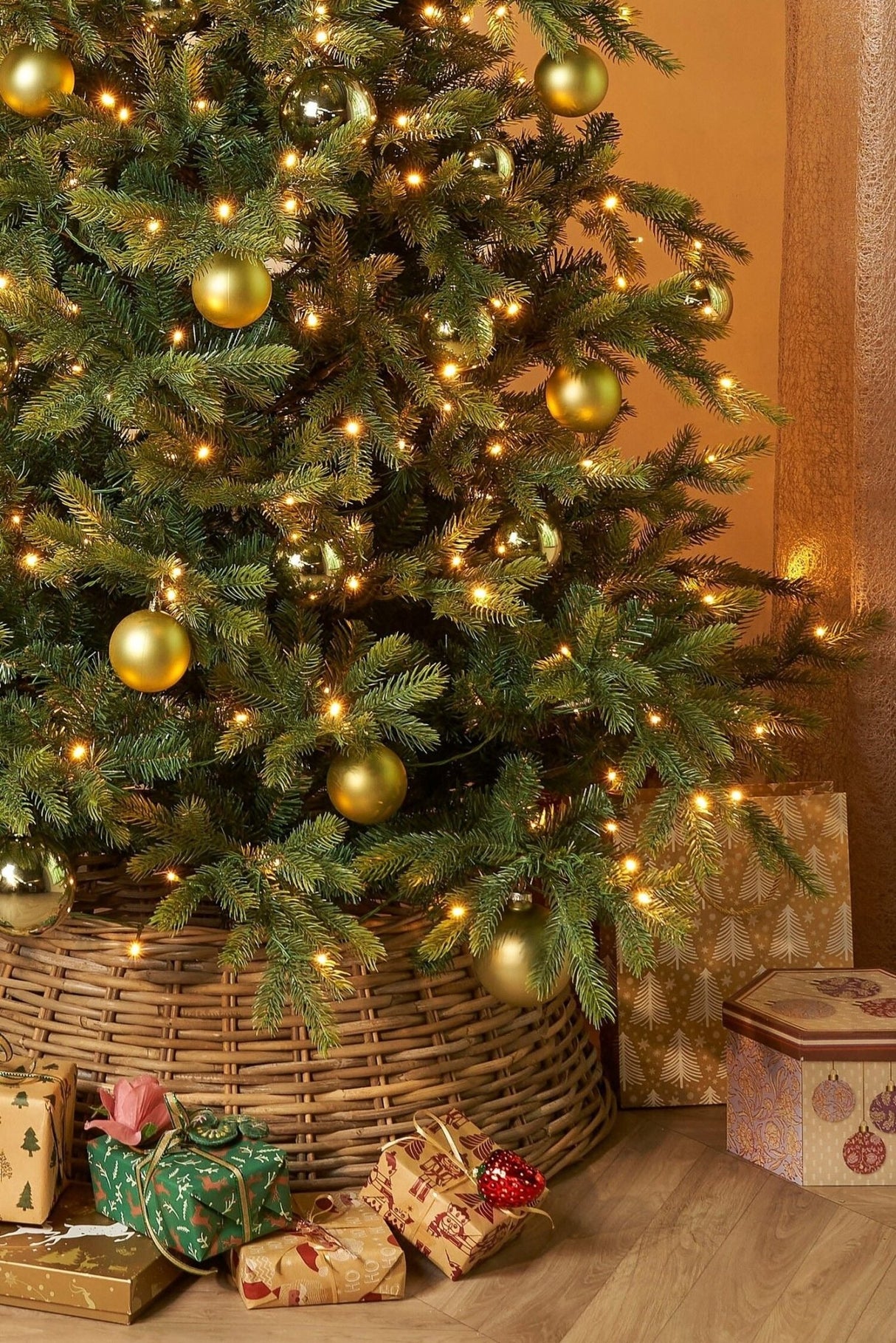 Grimshaw Artificial Christmas Tree with 2716 Tips and 440Leds with Timer & Dimmer 230cm (7.5ft) - XMAS TREE PRELIT & POPUP - Beattys of Loughrea