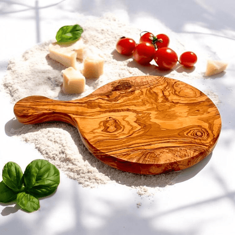 Olive Wood Round Cutting Board with Handle 25cm - WOODEN KITCHENWARE /ACCESSORIES - Beattys of Loughrea
