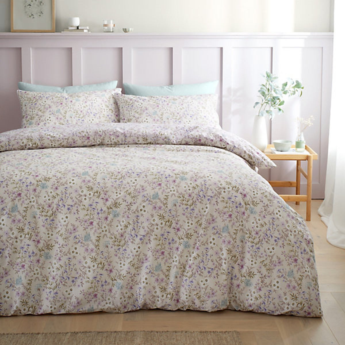 Bianca Fine Linens Ditsy Floral 200 Thread Count Cotton Reversible Super King Duvet Cover Set with Pillowcase Lilac