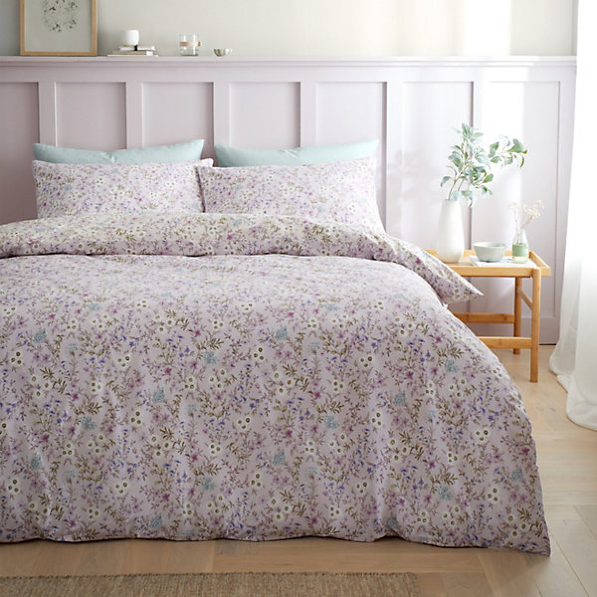 Bianca Fine Linens Ditsy Floral 200 Thread Count Cotton Reversible Super King Duvet Cover Set with Pillowcase Lilac