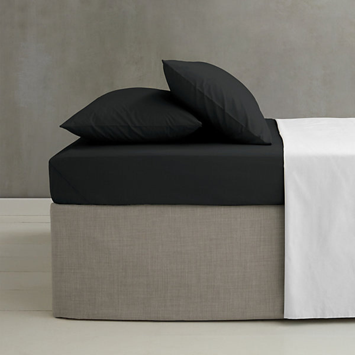 Catherine Lansfield Easy Iron Percale Combed King Size Fitted Sheet 35cm Depth Black