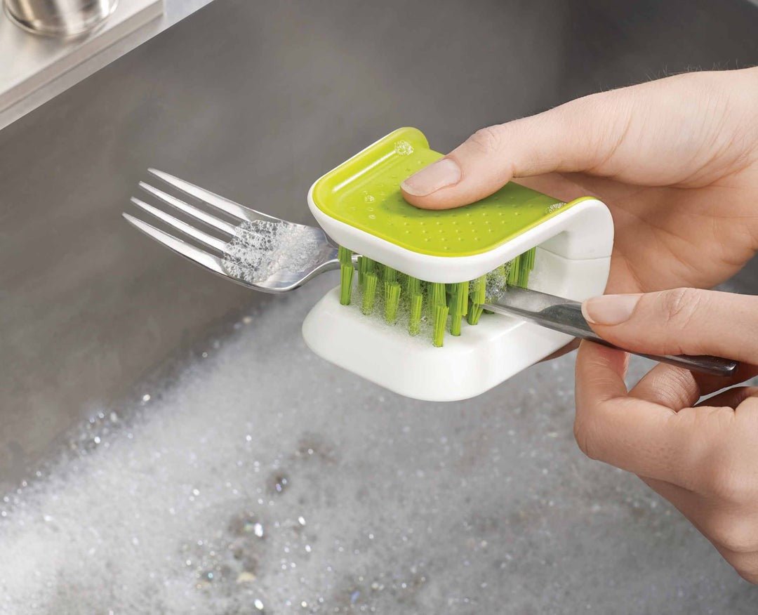 Joseph Joseph BladeBrush™ Green Knife & Cutlery Cleaning Brush - KITCHEN HAND TOOLS - Beattys of Loughrea