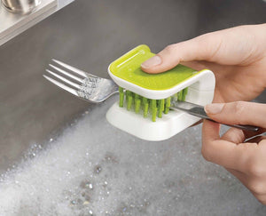 Joseph Joseph BladeBrush™ Green Knife & Cutlery Cleaning Brush - KITCHEN HAND TOOLS - Beattys of Loughrea