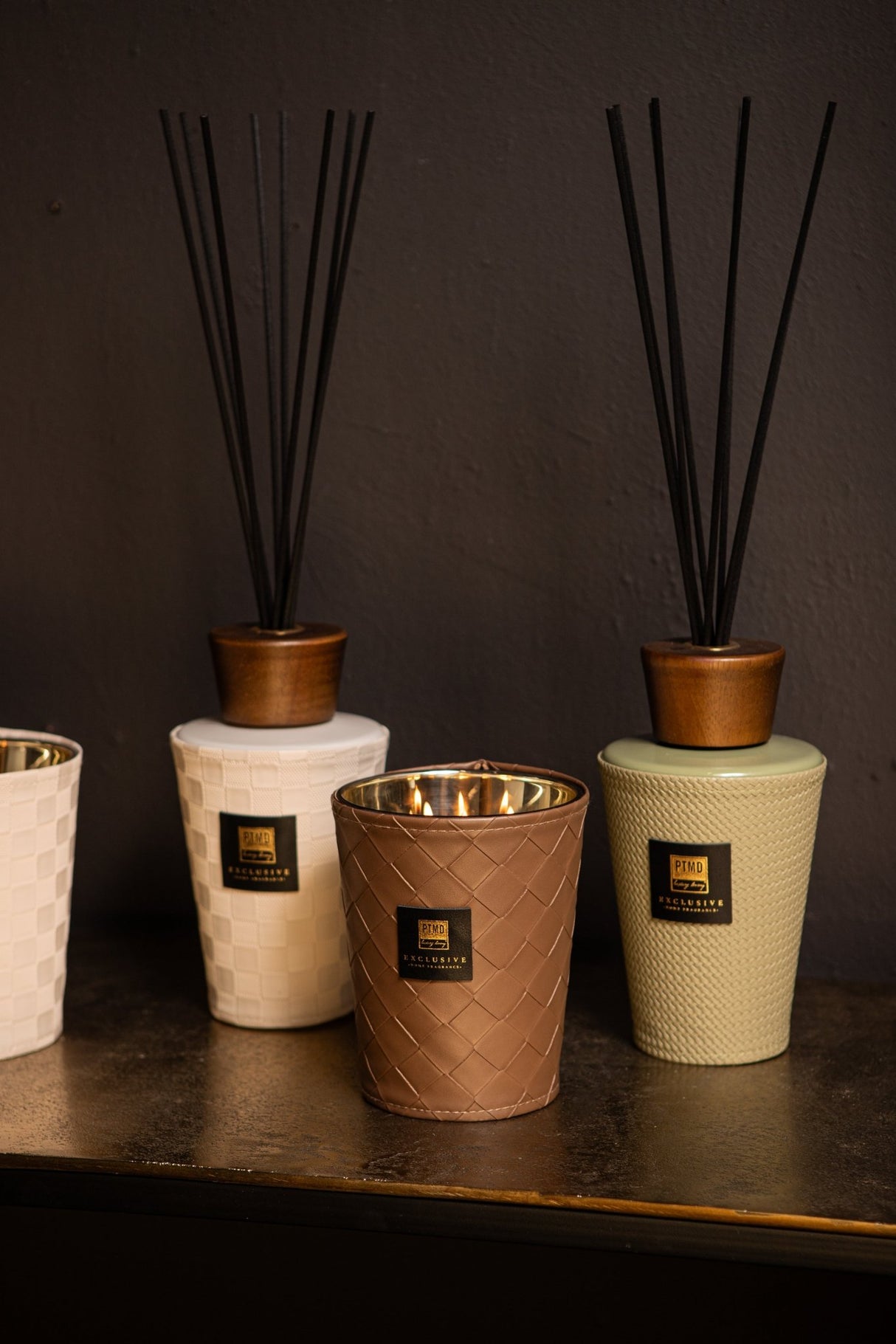 PTMD Exclusive Oak Blackcurrant Scented Candle 900g - CANDLES - Beattys of Loughrea