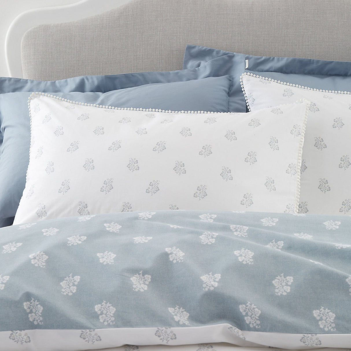 Bianca Esme Floral 200 Thread Count Cotton White/Blue Reversible Duvet Cover Set – King - DUVET COVERS - Beattys of Loughrea