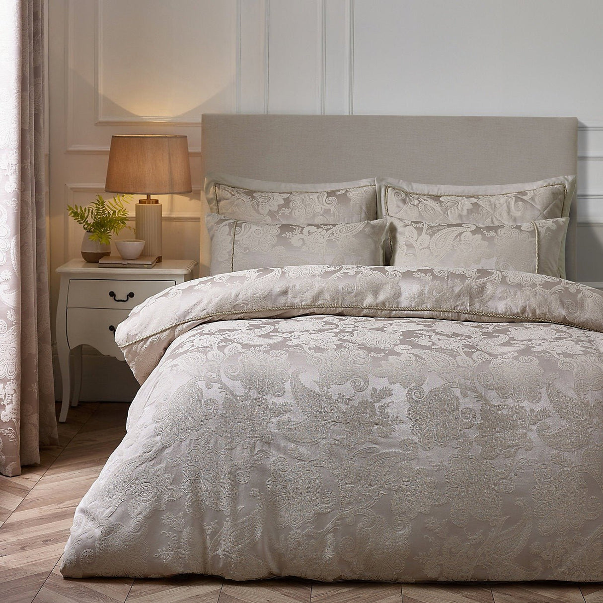 Catherine Lansfield Opulent Jacquard Duvet Set Champagne Gold - Kingsize - DUVET COVERS - Beattys of Loughrea